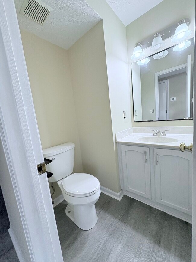 Building Photo - 4BR w/ Deck Near Blacklick Woods