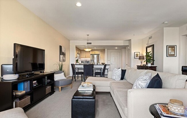 Building Photo - 931 E Walnut St