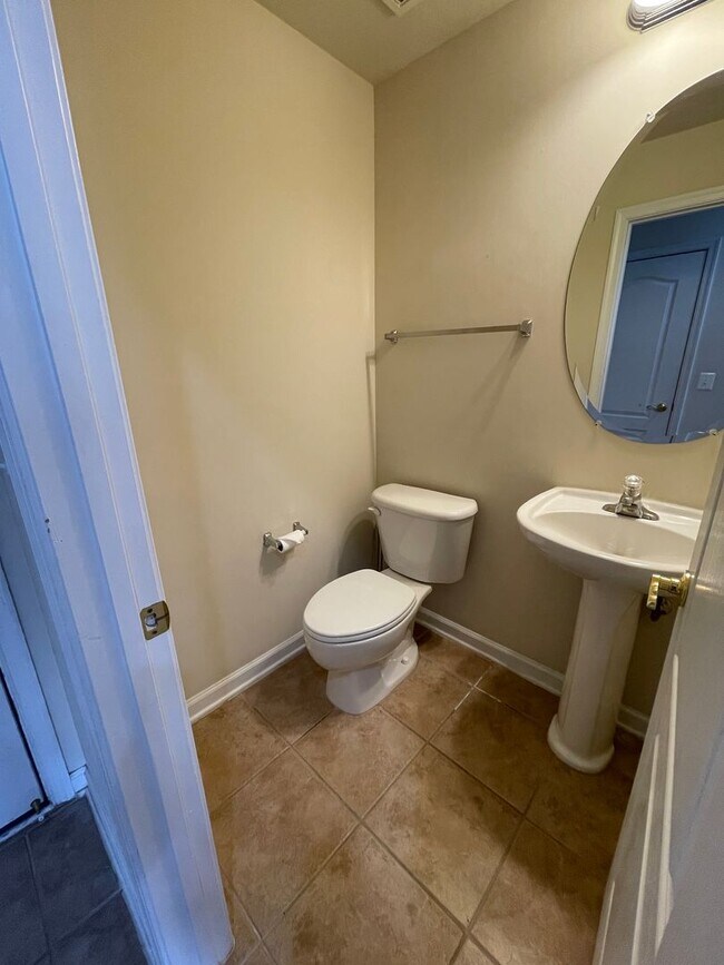 Building Photo - Stunning Light-Filled 3 Bed 2/2 Bath Townhome In Sought After Brambleton