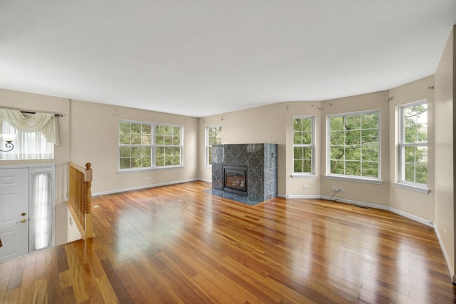 Building Photo - 62 E Clare Ct