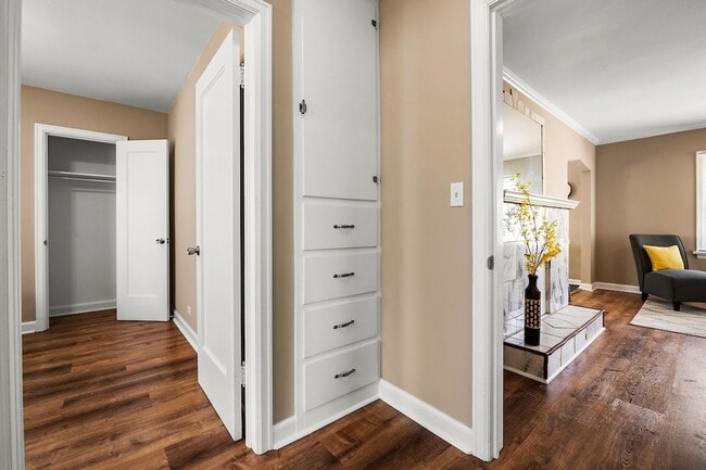 Building Photo - Updated 3-Bedroom, 2-Bath Home in the Heart of Englewood - Available Now!