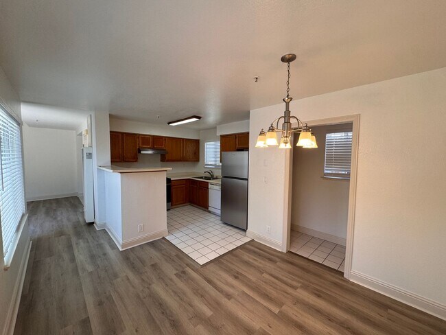Building Photo - Updated 3 Bedroom Home in North Salinas