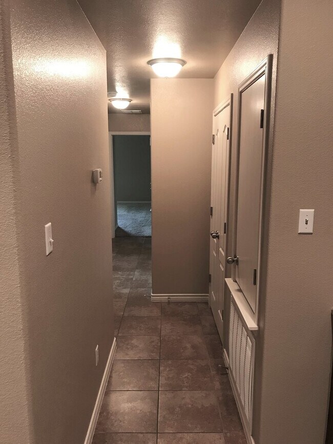 Building Photo - 4601 Skyflower Ln