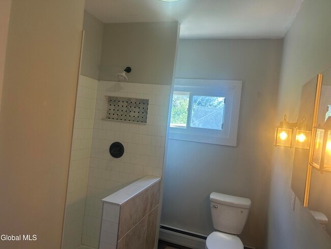 Building Photo - 44 Montcalm St
