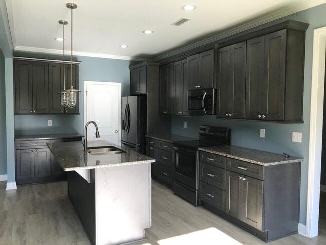 Building Photo - 4639 Headland Ave