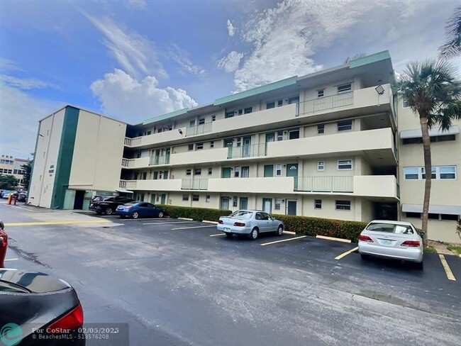 Building Photo - 1333 E Hallandale Beach Blvd