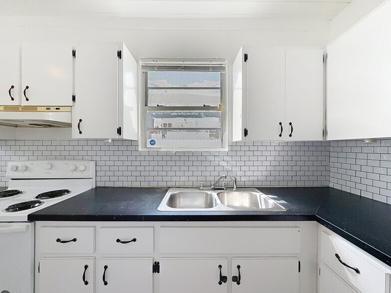 Building Photo - 401 NW 16th Ave