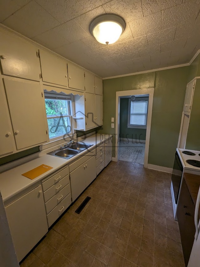 Building Photo - 438 E 23rd St