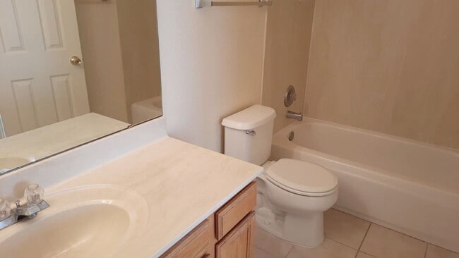 Building Photo - 4 Bedroom, 2.5 Bathroom! Lovely Home Comin...