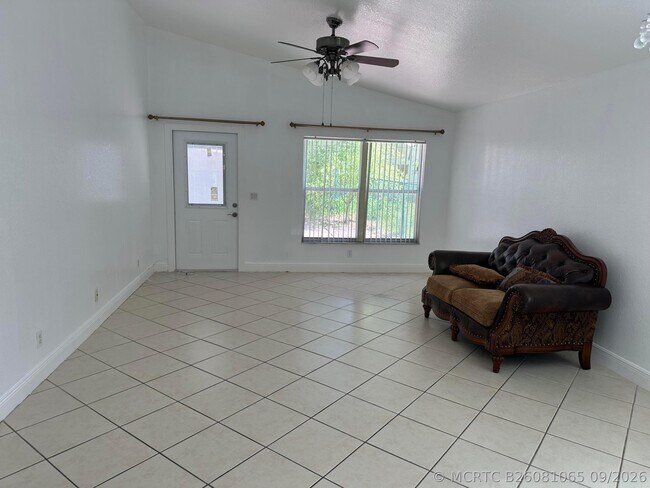 Building Photo - 2106 Little Torch St