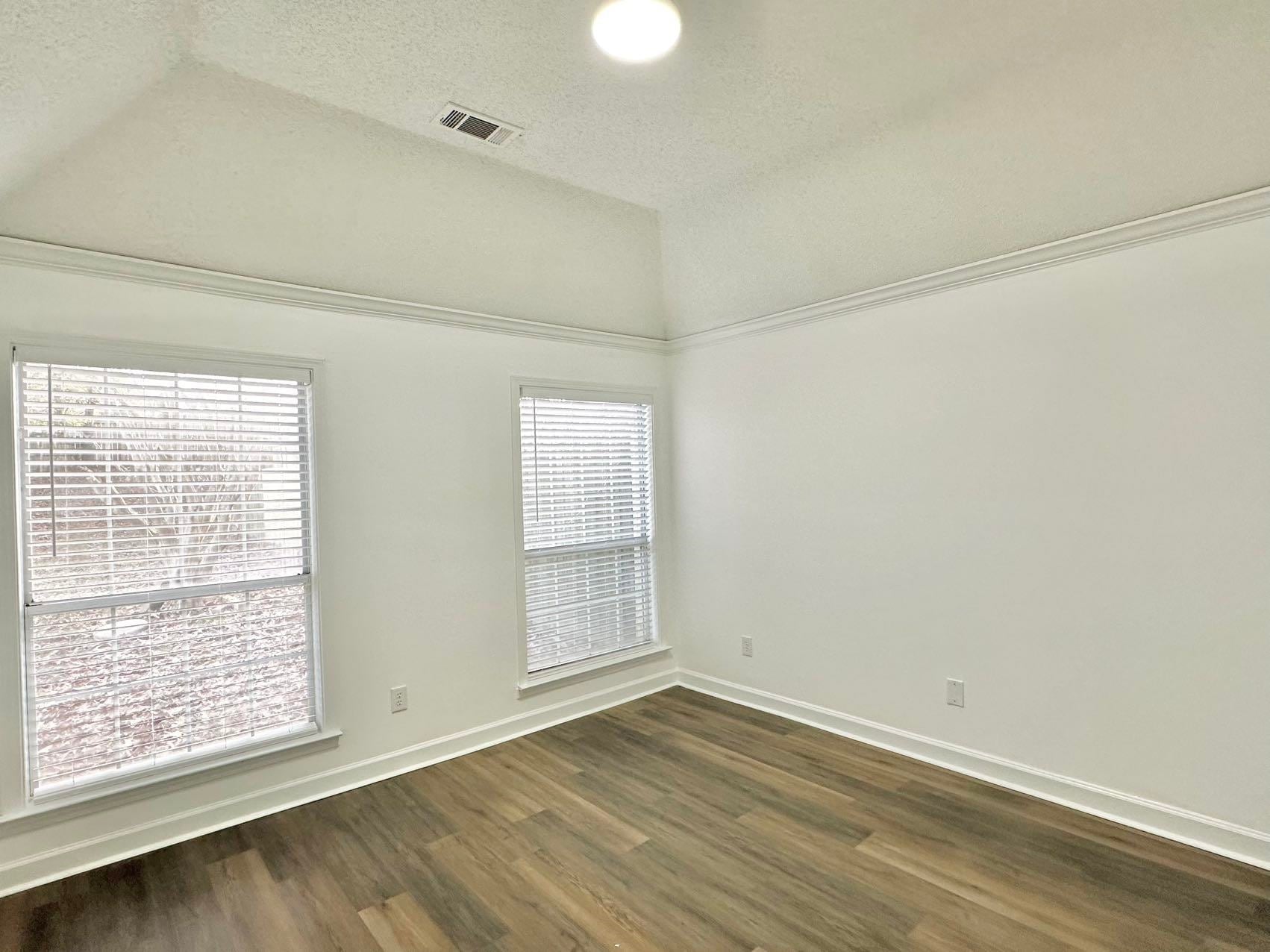 Building Photo - 5445 Pine Oak Ln