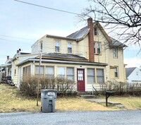 Building Photo - 3 Bedroom 1 Bath CORNWALL SCHOOL DISTRICT