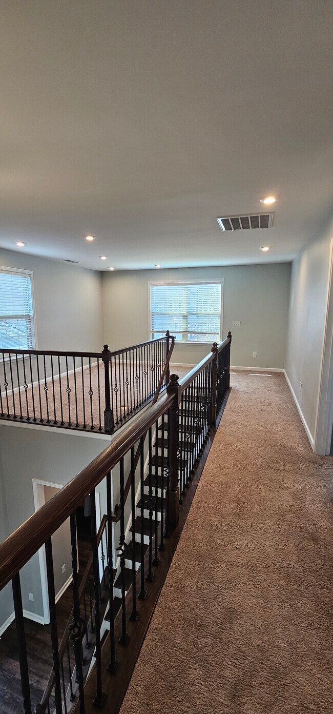 Building Photo - 1044 Crest Oak Ln