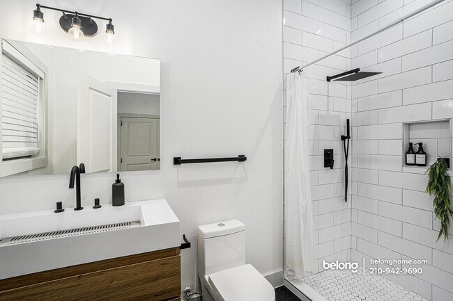 Building Photo - 321 Porter St