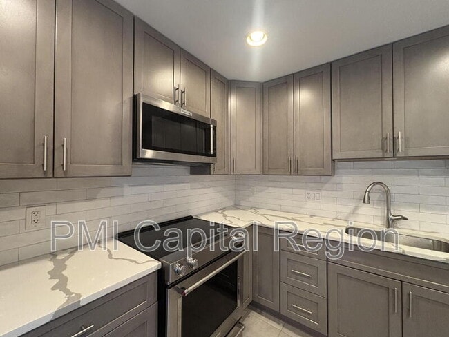 Building Photo - 7021 Whittier Blvd