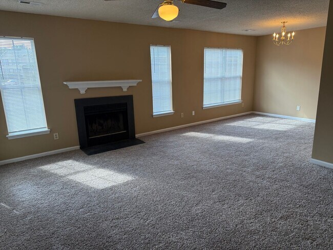 Building Photo - Spacious 2BR unit convenient to Guilford C...