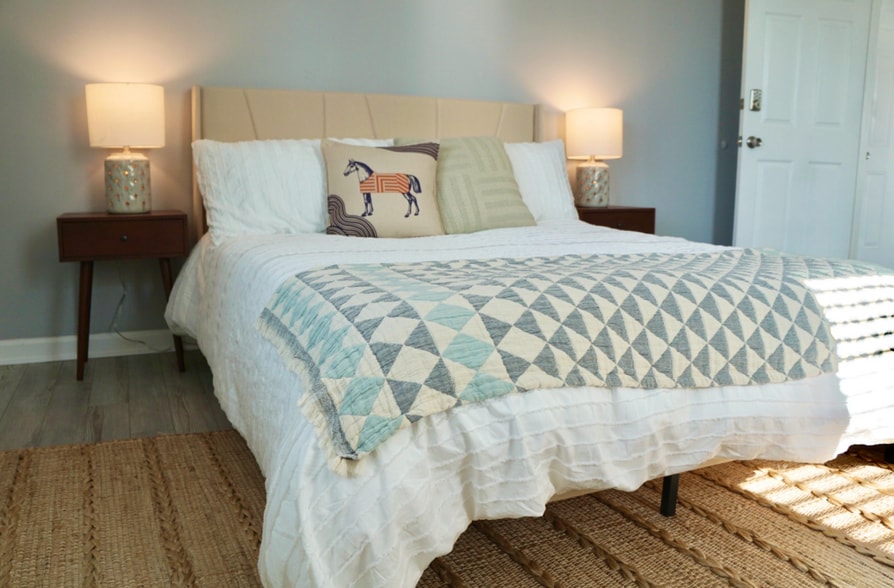 Building Photo - 912 E Spring St