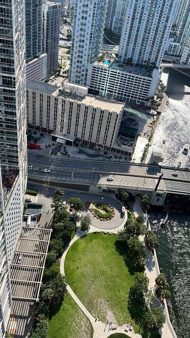 Building Photo - 465 Brickell Ave