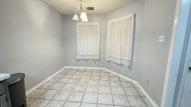 Building Photo - 204 Splane Dr