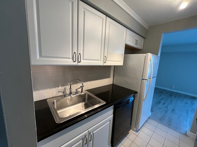 Building Photo - 150 Overlook Ave