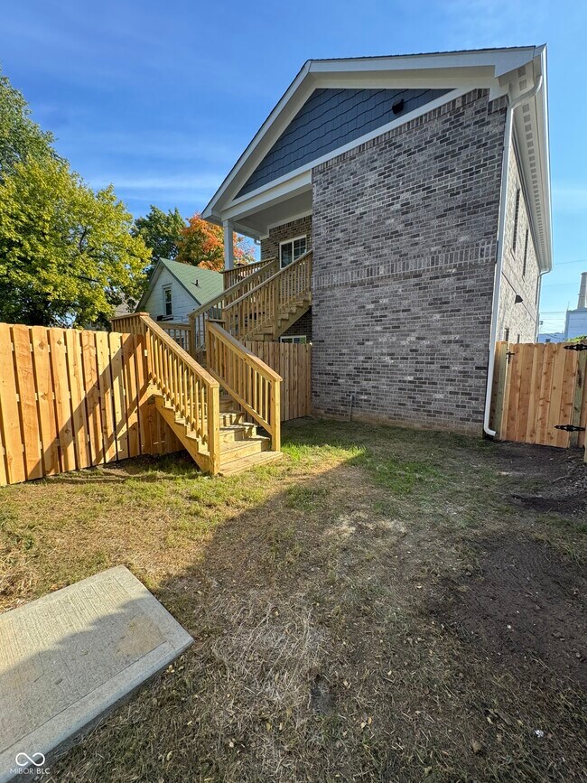 Building Photo - 526 N Elder Ave