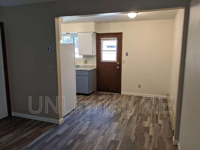 Building Photo - 321 N Park St