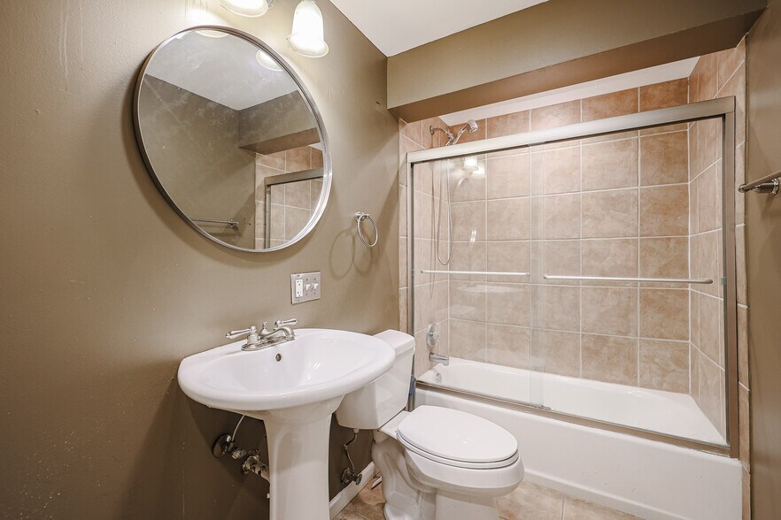 Building Photo - 607 Fox Ridge Dr