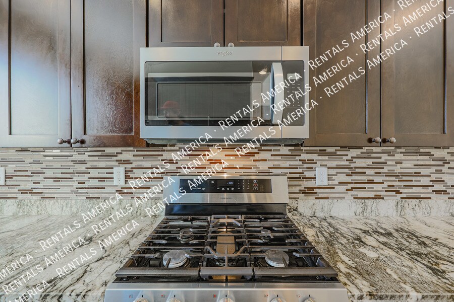 Building Photo - 2322 W Sierra Vista Dr