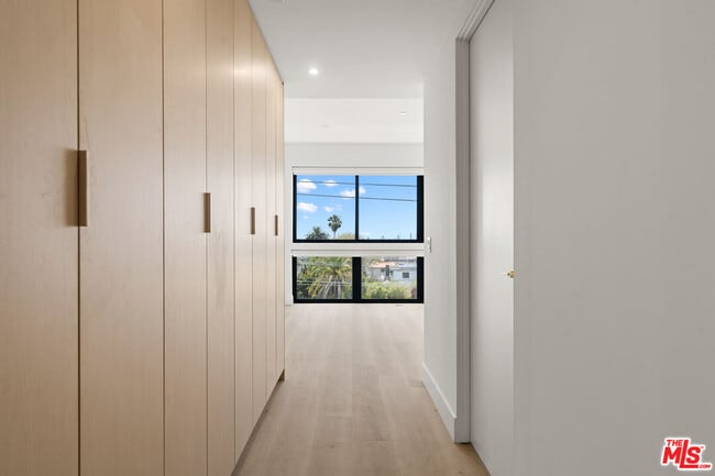Building Photo - 1808 Lincoln Blvd