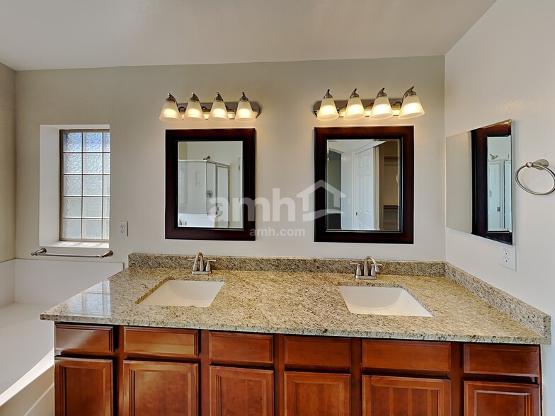 Building Photo - 2619 W Bartlett Way