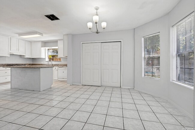 Building Photo - 5230 Ebony Dr