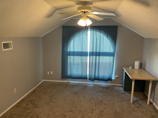Building Photo - Spacious & Stylish Home in Bluewater Bay!