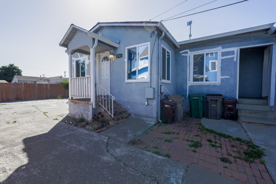 Building Photo - 3765 Angelo Ave
