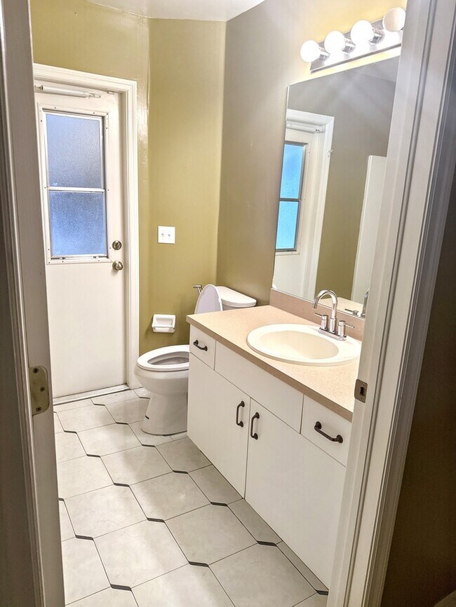 Building Photo - 2240 Safe Harbour Ct