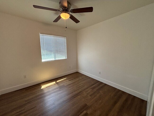 Building Photo - 1676 E La Cadena Dr