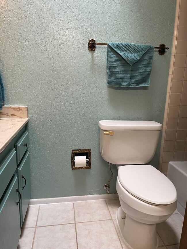 Building Photo - OWNER'S SUMMER SPECIAL-$300 OFF first 3 months! Sparkling Pool Home!