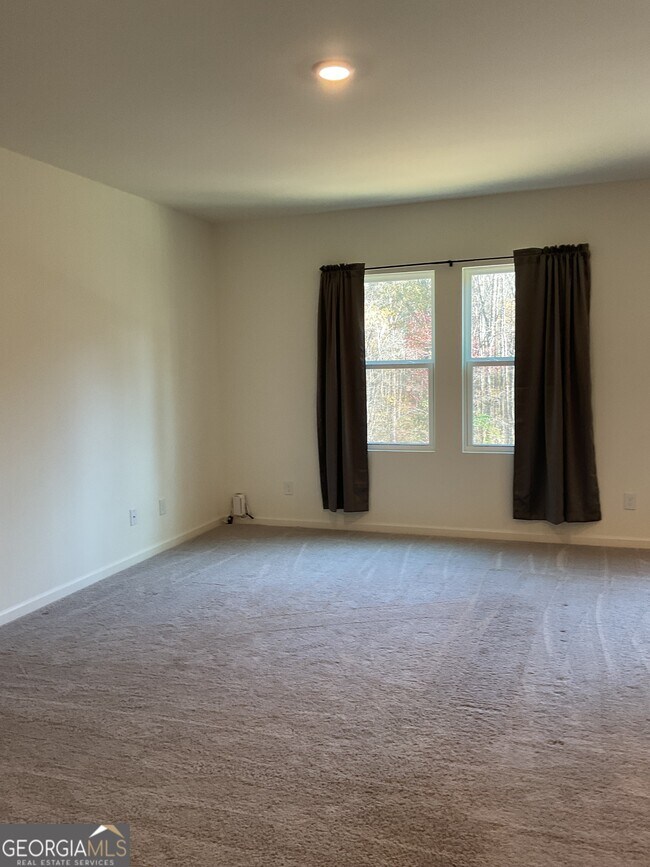 Building Photo - 305 Pond Ct