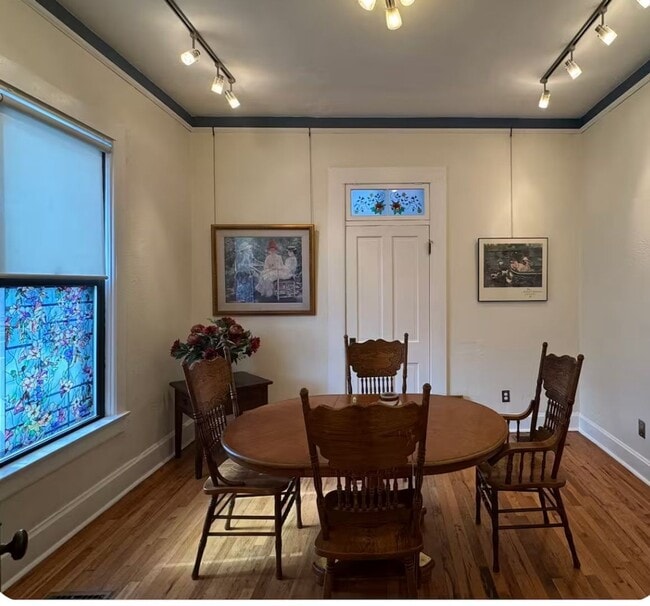 Building Photo - Historic Home 2 Bedroom +office 2 Baths, a...