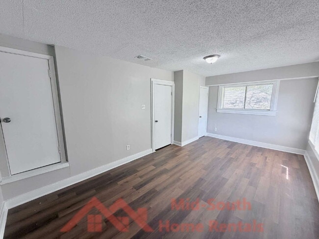 Building Photo - 1561 Foster Ave