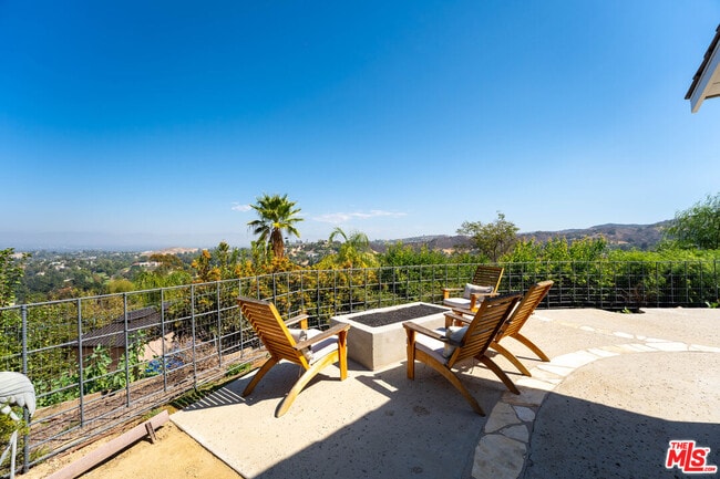 Building Photo - 4530 San Blas Ave