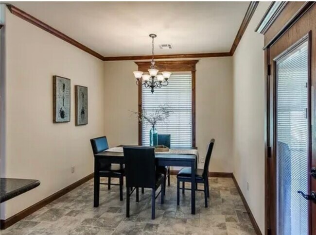 Dining room - 8713 Mercato St