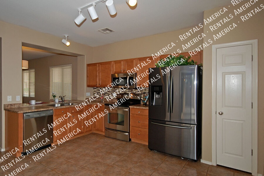 Building Photo - 2010 S Falcon Dr