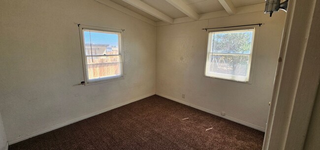 Building Photo - 424 N Alvord St