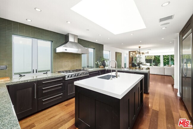 Building Photo - 3154 Queensbury Dr