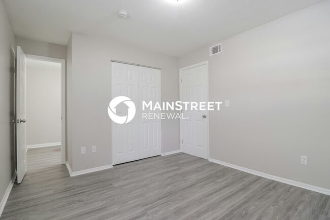 Building Photo - 4 Bedroom Pet-Friendly Home in Apopka, FL with Main Street Renewal