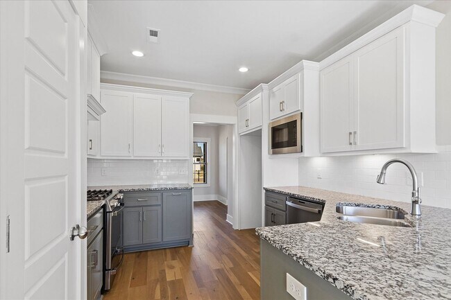 Building Photo - NEW Move in Ready Home!