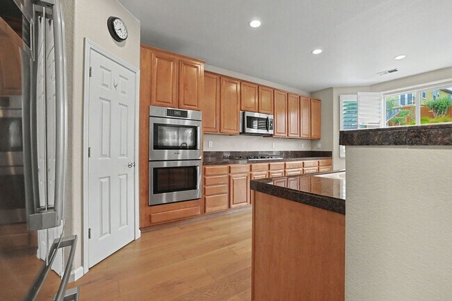 Building Photo - 4865 Peninsula Point Dr