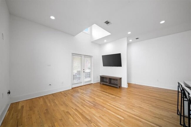 Building Photo - 655 McGruder St NE