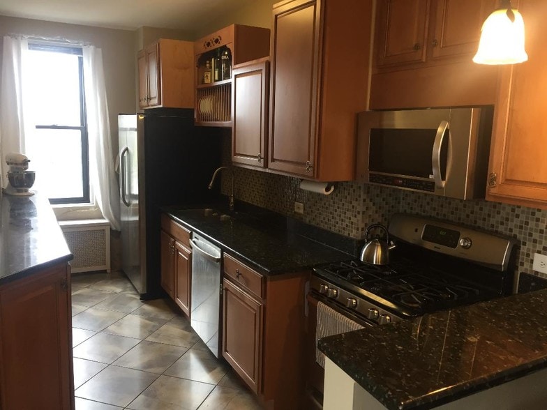 Kitchen - 2000 N Lincoln Park W