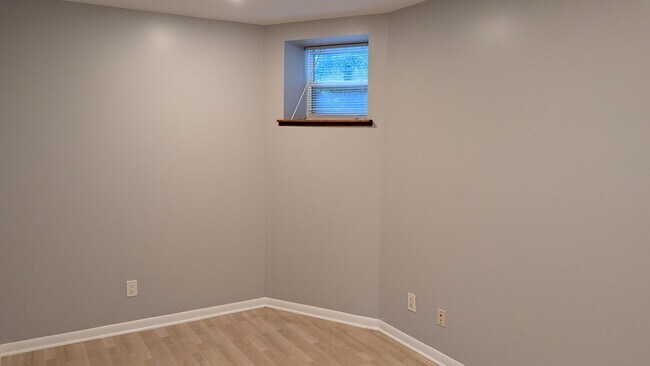 Building Photo - 429 E 45th Pl